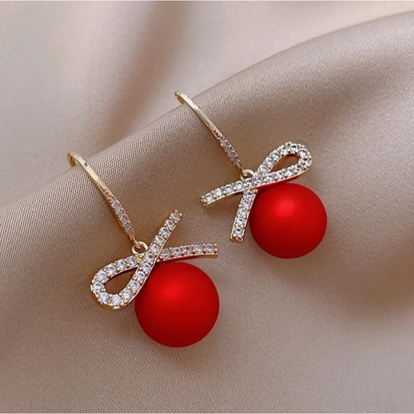 🌼 Half Bow Red faux Pearl with Rhinestones Hook Earrings - Picture 3 of 3